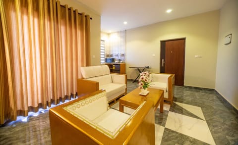 Luxury Room | In-room safe, individually decorated, individually furnished, desk