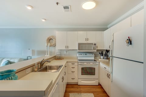 Apartment (1 Bedroom) | Private kitchen | Microwave, oven, stovetop, dishwasher