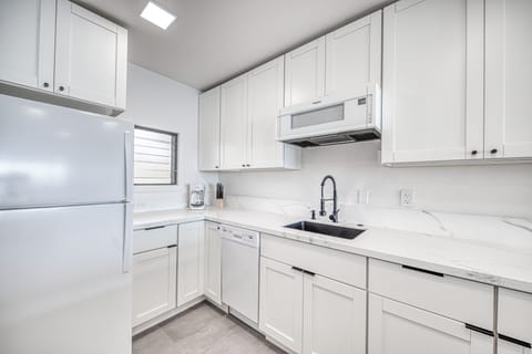 Condo, 2 Bedrooms | Private kitchen