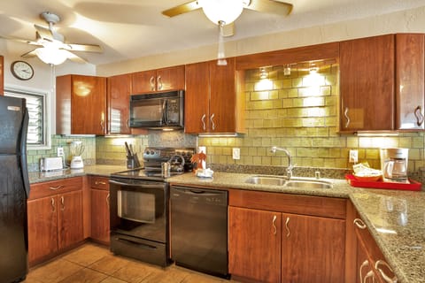 Condo, 1 Bedroom | Private kitchen