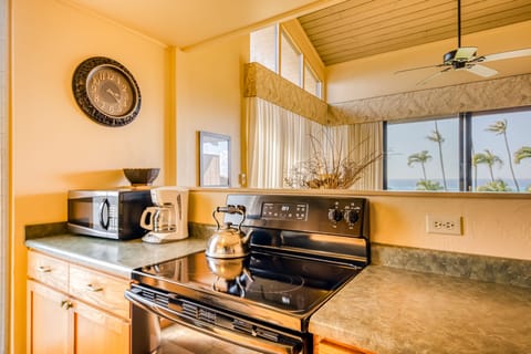 Condo, 2 Bedrooms | Private kitchen