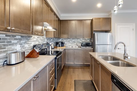 Condo, 3 Bedrooms | Private kitchen