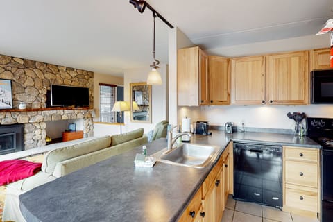 Condo, 2 Bedrooms (Standard) | Private kitchen