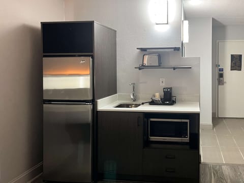 Full-size fridge, microwave, stovetop, coffee/tea maker