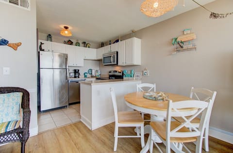 Condo, 1 Bedroom | Dining