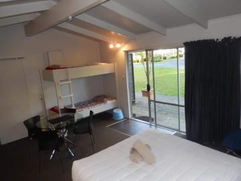 Studio Unit (maximum 4) | Individually decorated, iron/ironing board, free WiFi