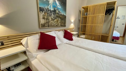 Standard Room | Premium bedding, down comforters, desk, free WiFi