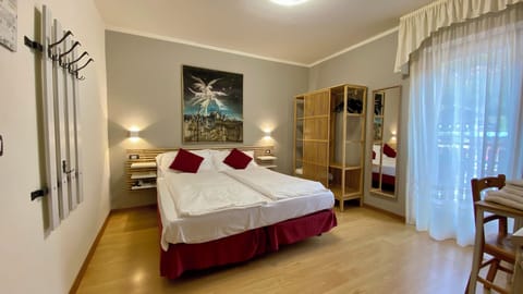 Standard Room | Premium bedding, down comforters, desk, free WiFi