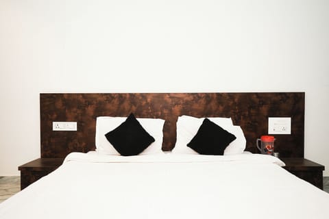 Deluxe Room | In-room safe, desk, soundproofing, free WiFi