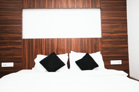 Deluxe Room | In-room safe, desk, soundproofing, free WiFi