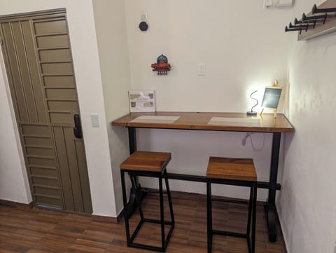 Business Apartment | Private kitchen | Fridge, microwave, blender, cookware/dishes/utensils