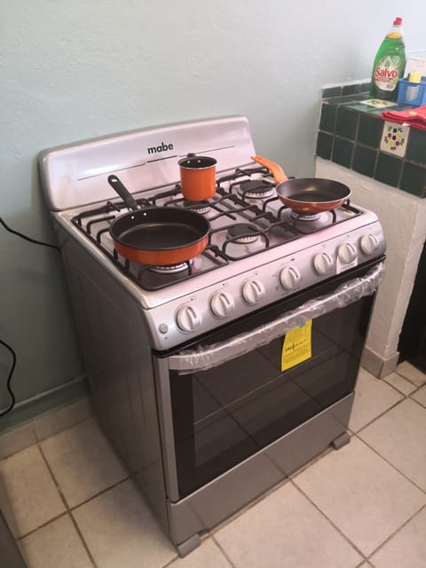 Business Apartment | Private kitchen | Microwave, oven, blender, cookware/dishes/utensils