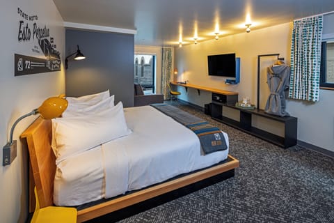 Suite, Corner (Cottonwood) | Premium bedding, pillowtop beds, in-room safe, individually decorated