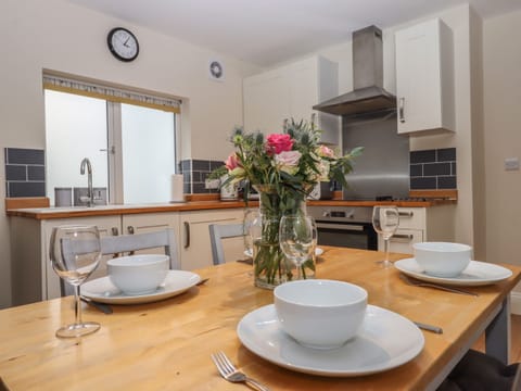 Fridge, electric kettle, toaster, cookware/dishes/utensils