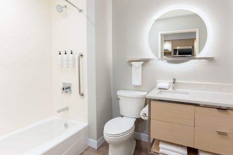 Standard Studio, 2 Queen Beds | Bathroom | Free toiletries, hair dryer, towels