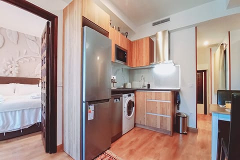 Superior Apartment, Multiple Beds | Private kitchen | Full-size fridge, microwave, stovetop, dishwasher