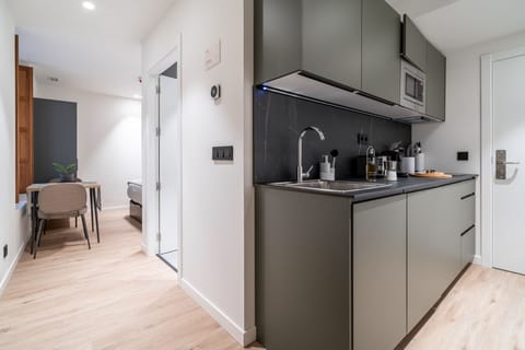 Studio | Private kitchen | Fridge, microwave, stovetop, espresso maker