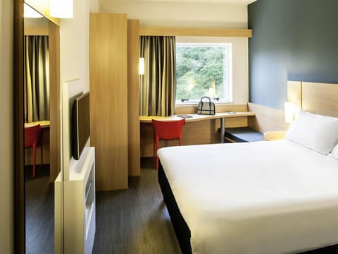 Standard Room, 1 Double Bed | Minibar, free WiFi, bed sheets