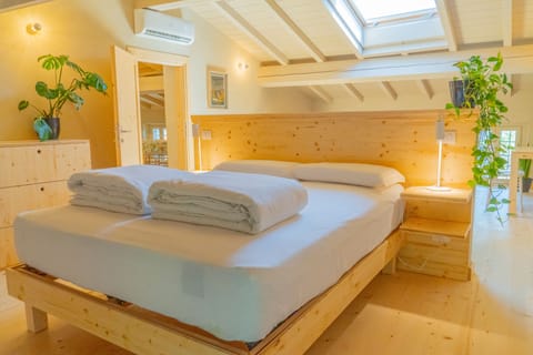 Apartment, 1 Bedroom | Desk, laptop workspace, soundproofing, free WiFi