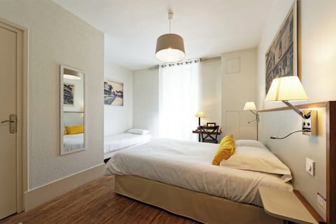 Comfort Triple Room | Individually decorated, individually furnished, desk, laptop workspace