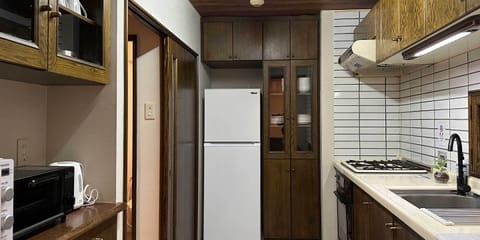 Fridge, microwave, stovetop, cookware/dishes/utensils