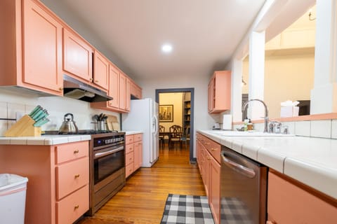 Condo, Ensuite (The Great Hall) | Private kitchen