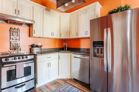 Apartment, Private Bathroom (The Shenandoah Suite) | Shared kitchen