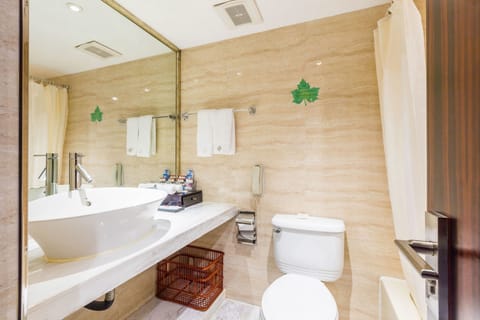 Executive Twin Room | Bathroom | Shower, free toiletries, hair dryer, slippers