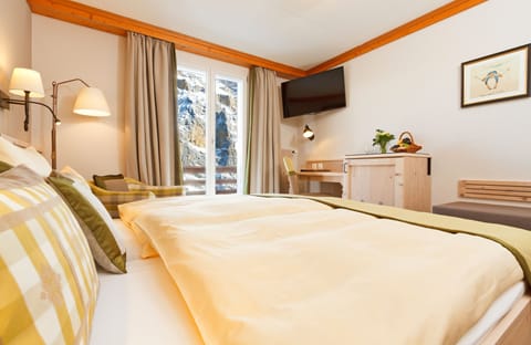 Double room with Eiger mountain view | Minibar, in-room safe, desk, blackout drapes