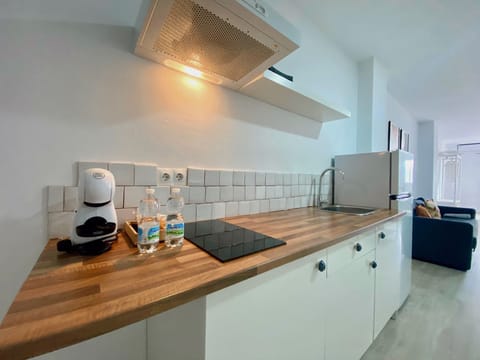 Loft | Private kitchen | Full-size fridge, microwave, stovetop, coffee/tea maker