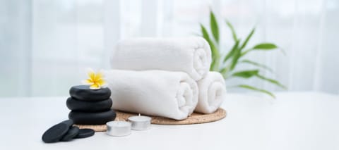 Couples treatment rooms, body treatments, hot stone massages