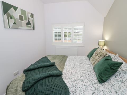 2 bedrooms, individually decorated, individually furnished, free WiFi