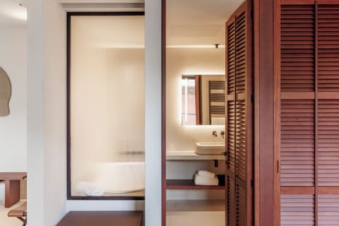 Suite, Terrace | Bathroom | Shower, designer toiletries, hair dryer, bathrobes