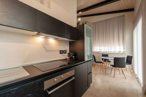 Junior Suite, 1 Bedroom, Garden View | Private kitchen