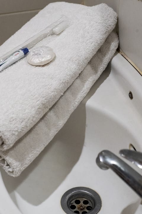 Shower, bidet, towels