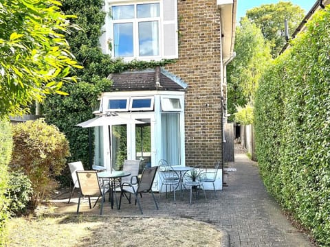 House | Outdoor dining