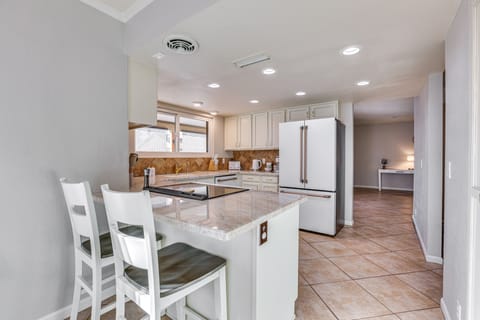 House (4 Bedrooms) | Private kitchen | Oven, stovetop, dishwasher, paper towels