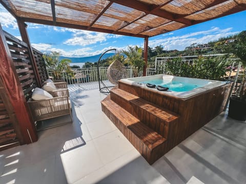 Luxury Bungalow, Jetted Tub, Lagoon View | Private spa tub