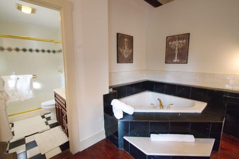 Romantic Suite | Bathroom | Designer toiletries, hair dryer, bathrobes, towels