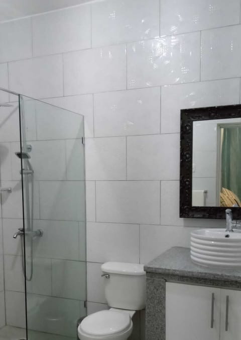 Shower, rainfall showerhead, heated floors, towels