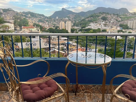 Panoramic double room with shared bathroom | Interior