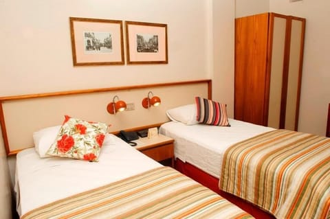 Executive Room, 2 Twin Beds | Desk, free WiFi