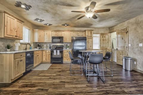 House | Private kitchen | Fridge, microwave, oven, dishwasher