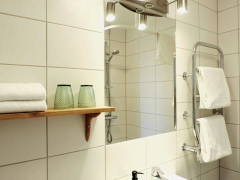 Shower, free toiletries, hair dryer, towels