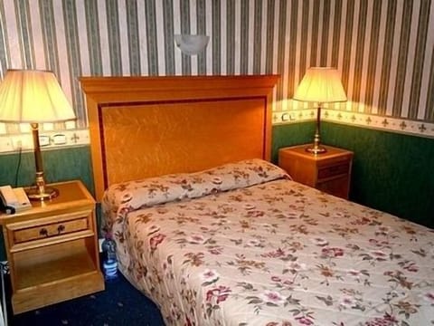 Standard Double Room | In-room safe, desk, free cribs/infant beds, free WiFi