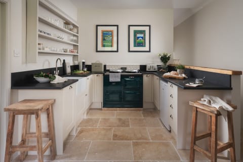 Dishwasher, cookware/dishes/utensils