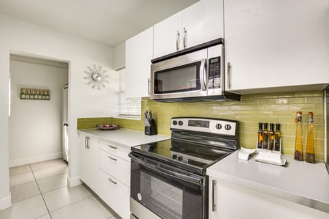 House (3 Bedrooms) | Private kitchen | Microwave, oven, stovetop, dishwasher