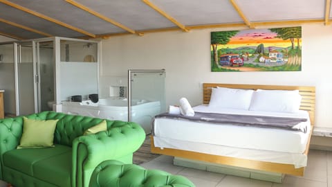 Luxury Suite | Free WiFi, bed sheets