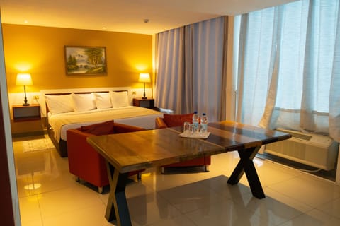 Comfort Room, 1 King Bed, City View | Desk, laptop workspace, blackout drapes, soundproofing