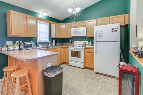 House (3 Bedrooms) | Private kitchen | Microwave, oven, stovetop, dishwasher